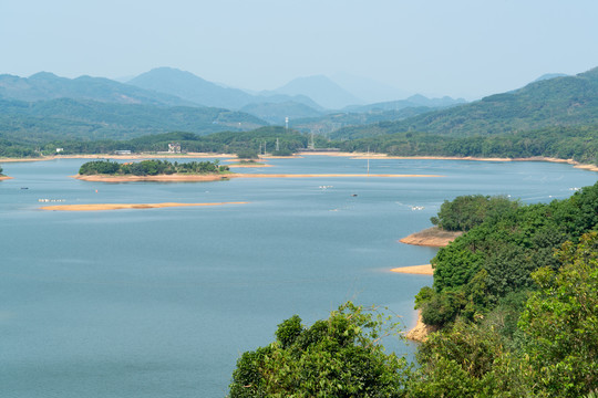 夏天的山林湖泊