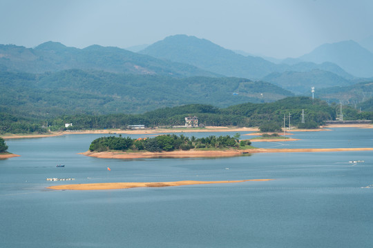 夏天的山林湖泊