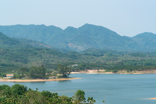 夏天的山林湖泊