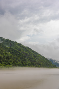 新安江浓雾