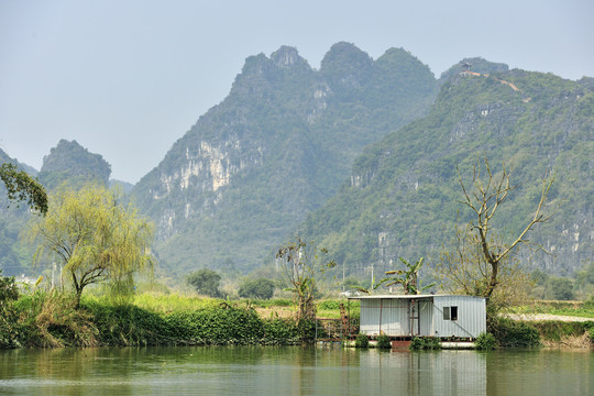 春天山水景观