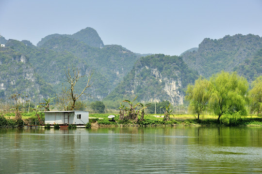 春天山水景观