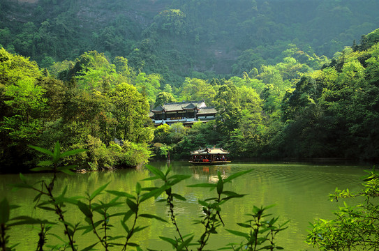 青城山月城湖