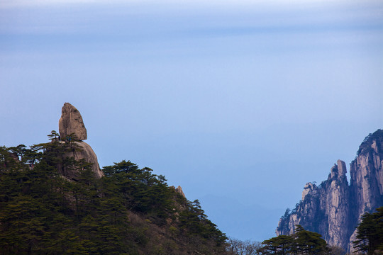 黄山飞来石