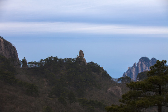 黄山飞来石