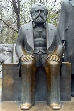 柏林马恩广场马克思塑像