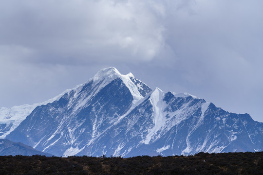 贡嘎山