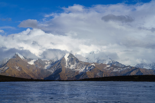 贡嘎山大雪山高原海子