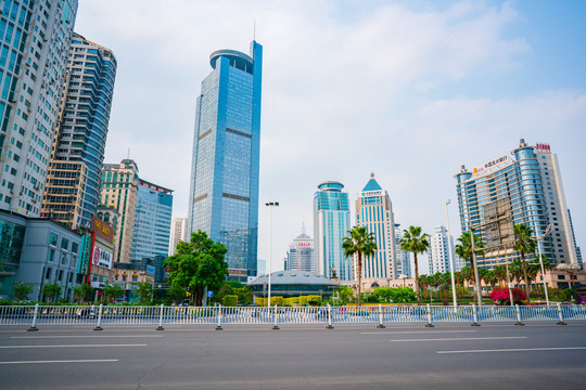 南宁金湖广场地王大厦街景