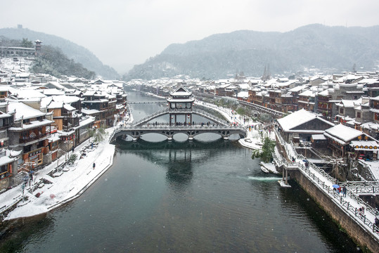 凤凰古城雪景