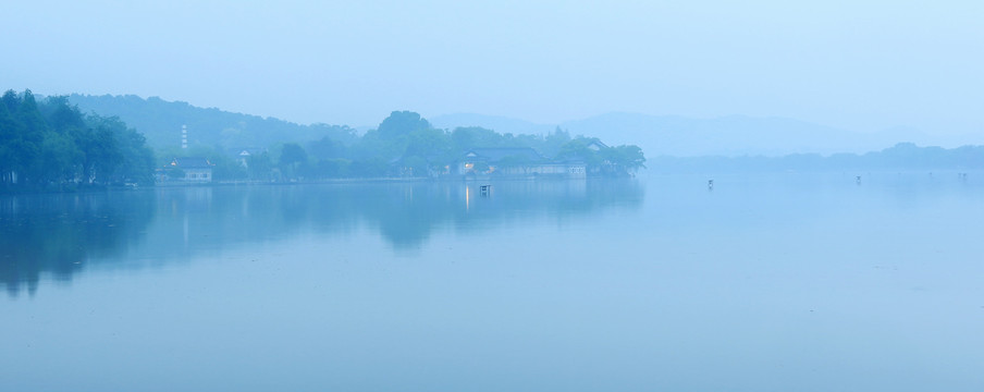 春雨西湖