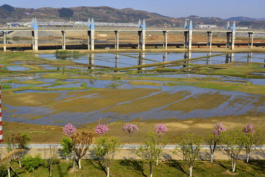 枯水时节的郧阳汉江流域