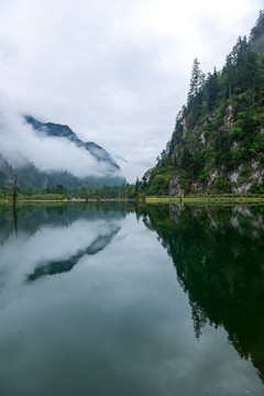 湖光山色