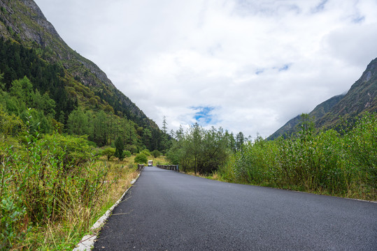 毕棚沟道路