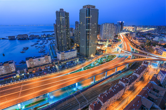 建筑车流夜景