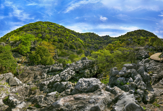 衢州三衢石林景区天坑全景