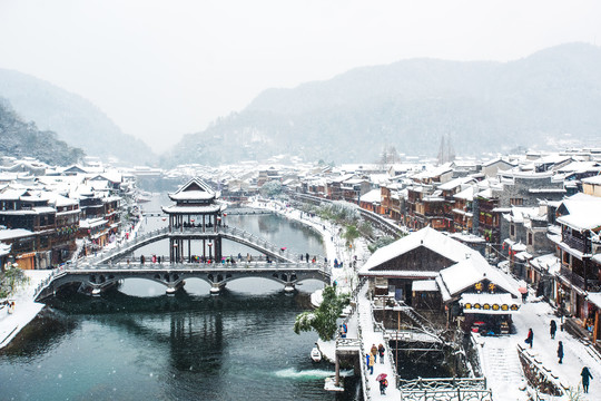 凤凰古城雪景