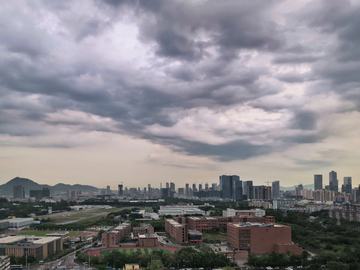 暴雨来临前夕