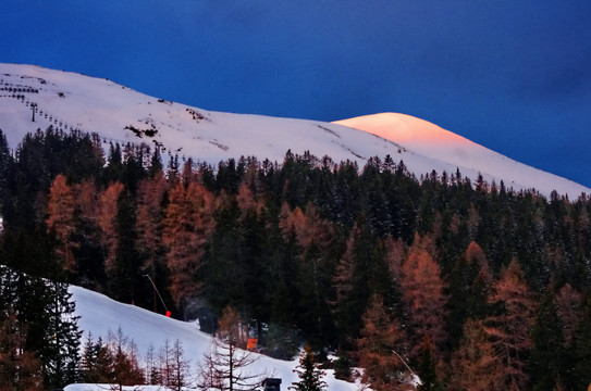 阿尔卑斯雪山日出