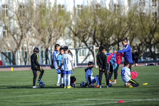 小学足球队员