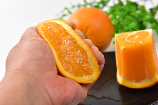 多汁的橙子