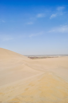 甘肃敦煌鸣沙山沙漠风光