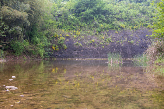 山村小溪