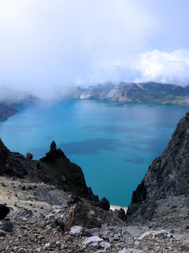 山间湖泊