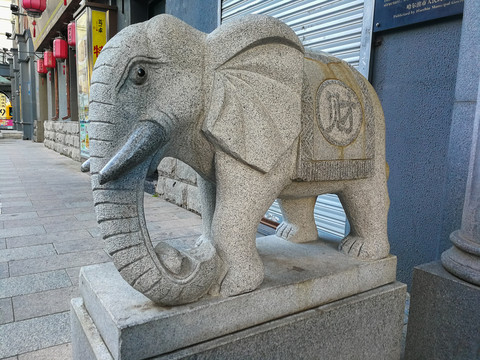 大象的石雕