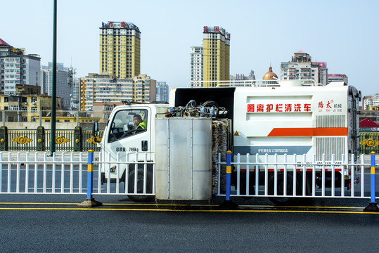 隔离护栏清洗车