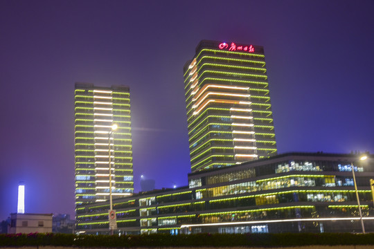 广州日报大楼夜景