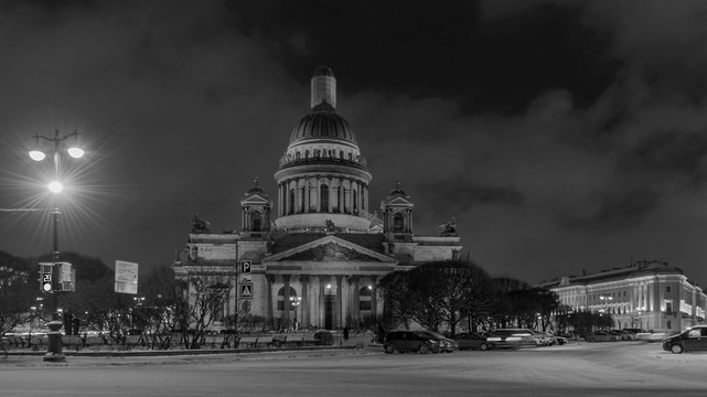 圣以撒大教堂夜景