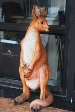 动物雕塑袋鼠