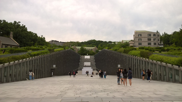 梨花女子大学下沉广场和图书馆