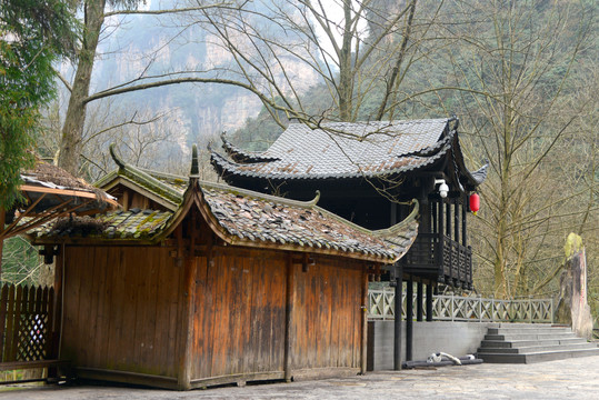 中式木屋和亭子