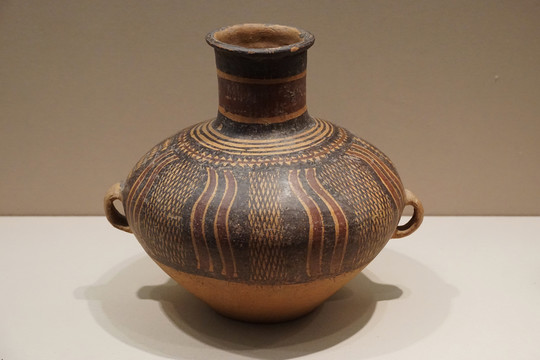 新石器时代葫芦形网纹彩陶壶
