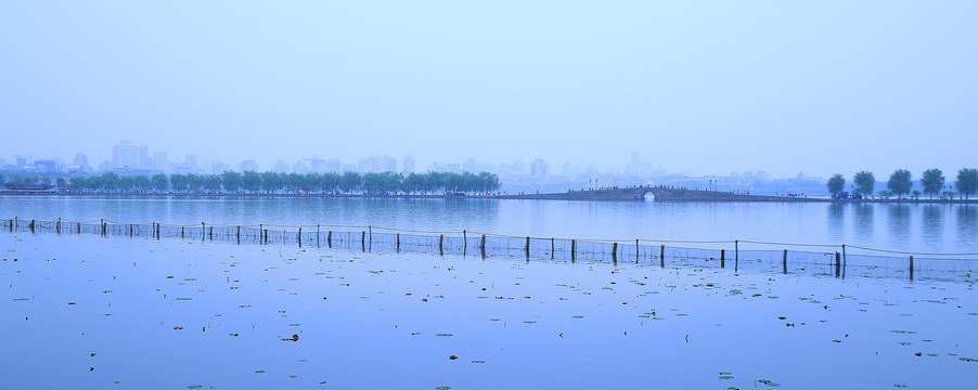 烟雨西湖