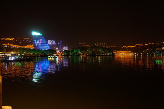 曲江南湖夜景