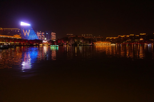 曲江南湖夜景