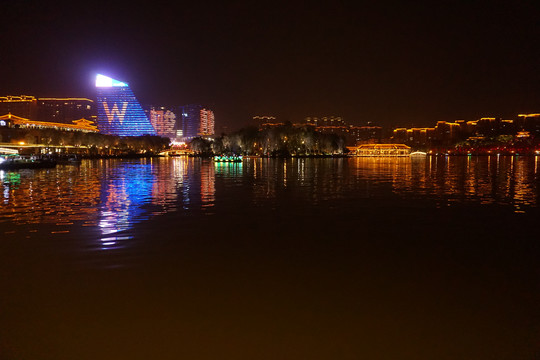 曲江南湖夜景