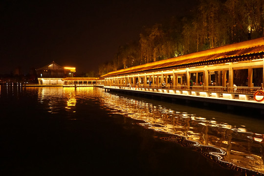 西安曲江南湖夜景