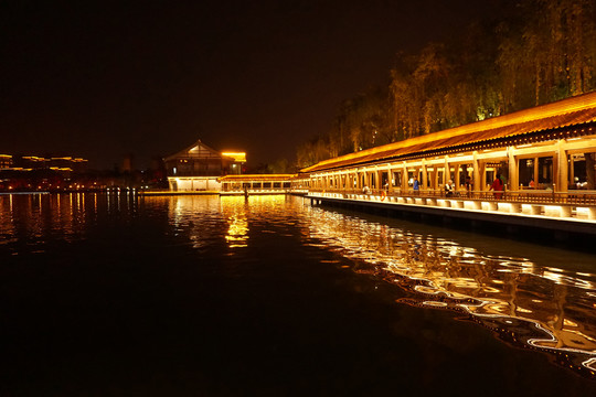 西安曲江南湖夜景