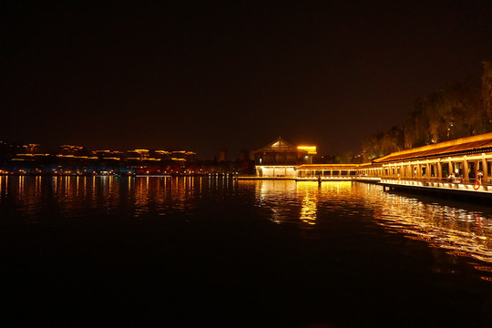 西安曲江南湖夜景