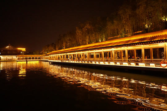 西安曲江南湖夜景