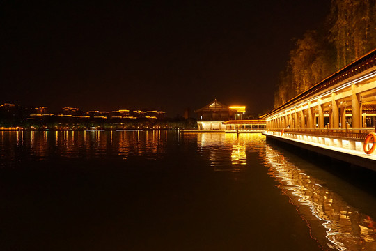 西安曲江南湖夜景