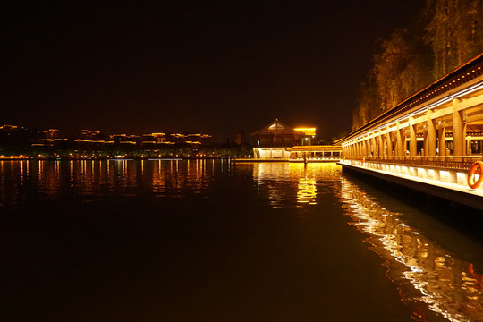 西安曲江南湖夜景