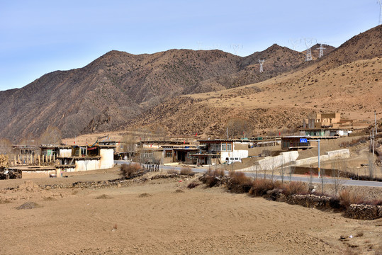 川藏线318国道沿线藏式民居