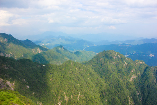 连绵起伏群山