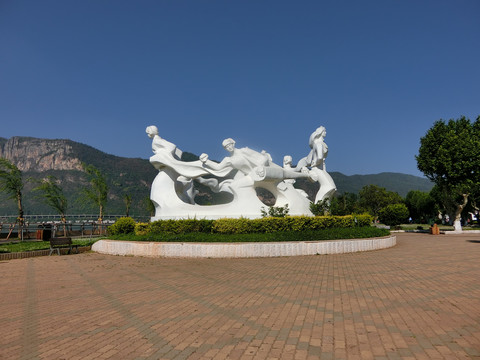 云南滇池的雕塑