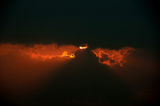 被遮住的太阳